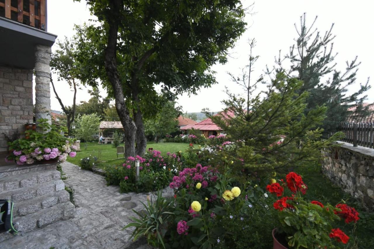 Bujtina Shkodrani Bed and Breakfast Voskopojë Eksteriør billede